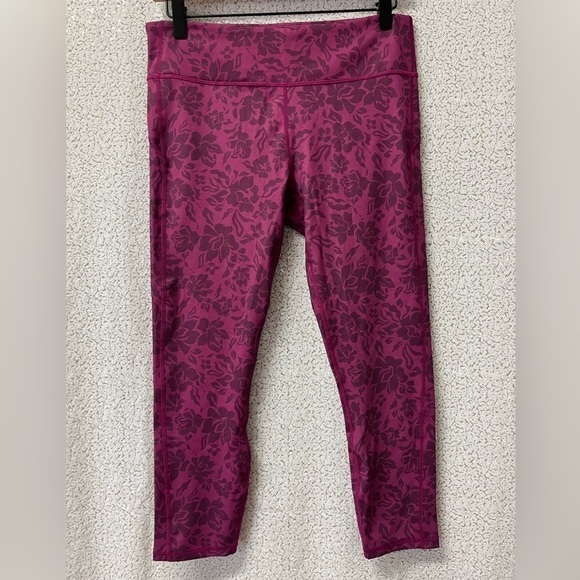 Fabletics Mid-Rise Printed PureLuxe Capri | size Medium - Picture 1 of 11